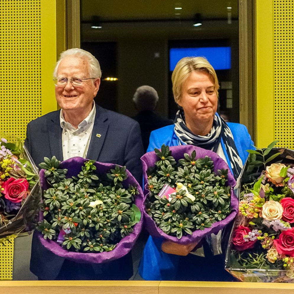 Bedanking van vorige voorzitter en verwelkoming nieuwe voorzitter